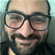 Insegnante di biologia impartisce lezioni per ragazzi del liceo e istituti professionali